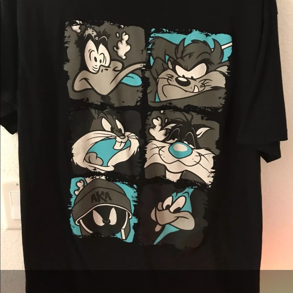 Looney tunes graphic tee